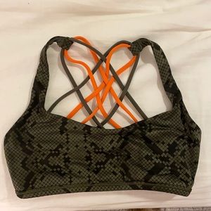 Lululemon sports bra